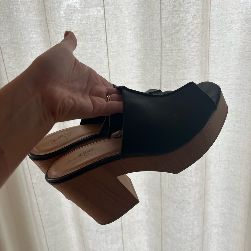 Universal Thread Platform Mules - Picture 5 of 5